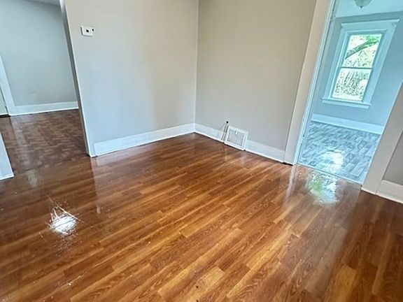 3rd image of 717 E 35th St APT B