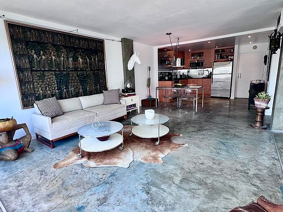 3rd image of 600 NE 36th St APT 1911