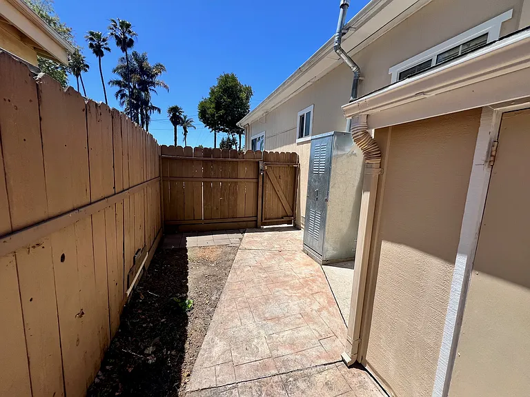 22970 Sutro St — Photo 16