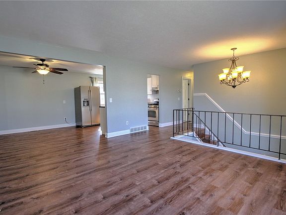 4th image of 36778 S Lake Shore Blvd