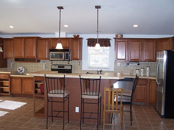 2nd image of 719-785 Lupine Ln