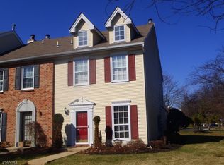 34 Amberly Ct, Franklin Park, NJ 08823