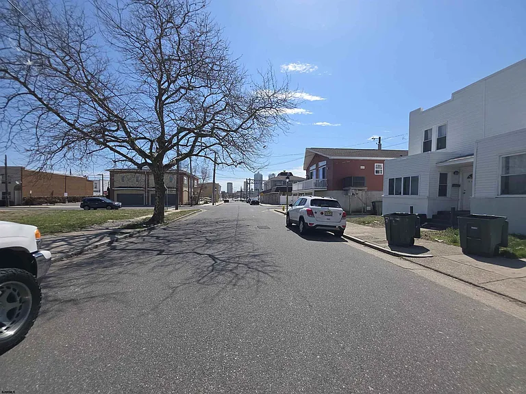 346 N Delaware Ave — Photo 50