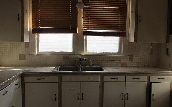 5th image of 708 Echo Ave