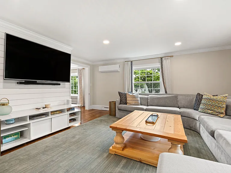 63 Lockwood Rd — Photo 4