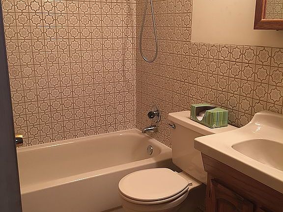 3rd image of 2832 Redstone Dr