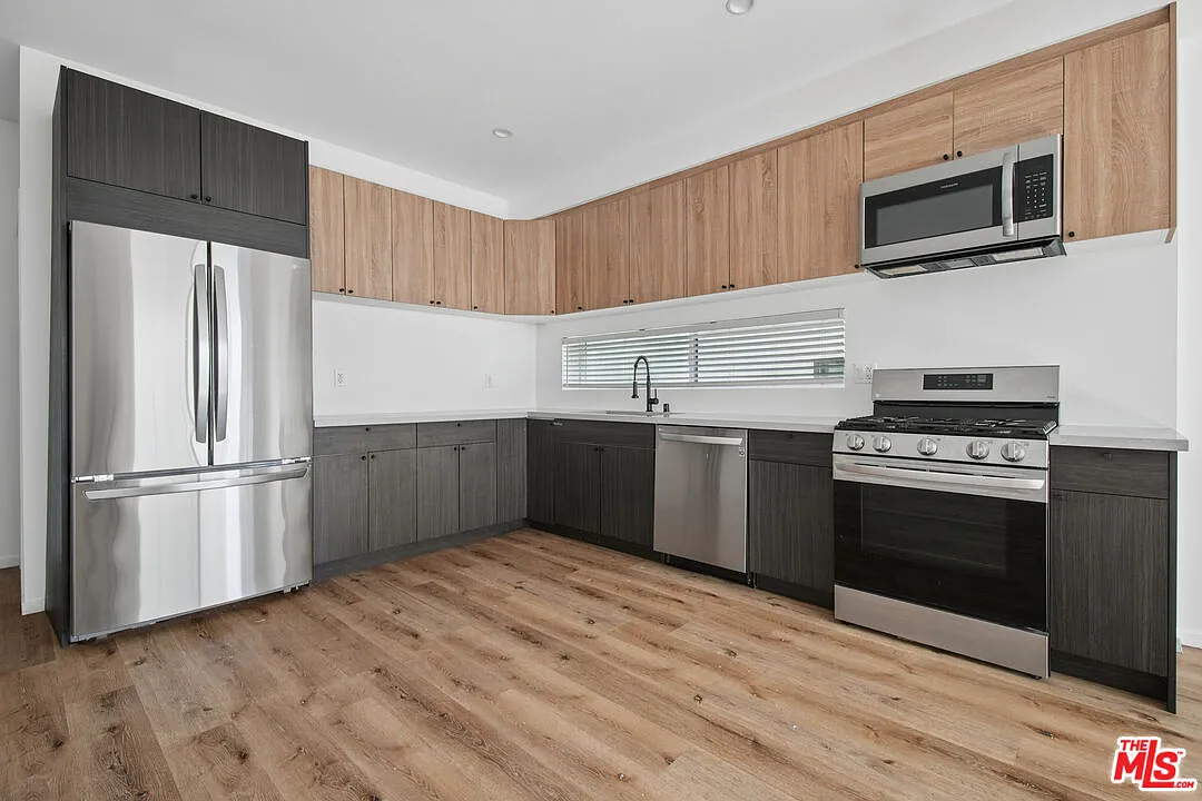 5 bed, 4.0 bath, 1850 sqft, $4,995 — Photo 4