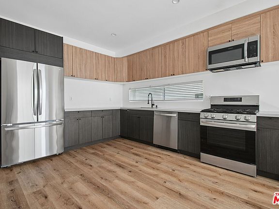 4th image of 662 N Mariposa Ave #1/2
