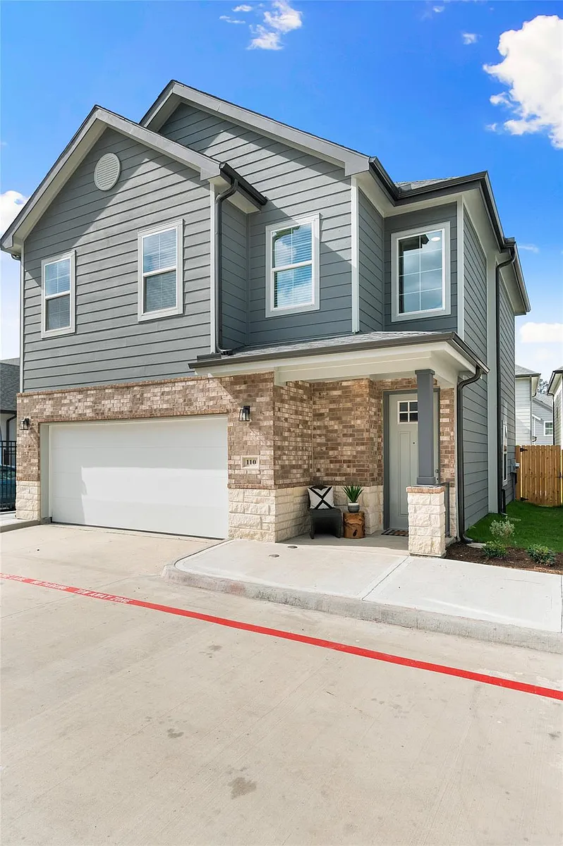 Building Photo - 28325-413 Birnham Woods Dr