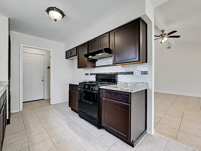 509 Greenway Dr — Photo 8