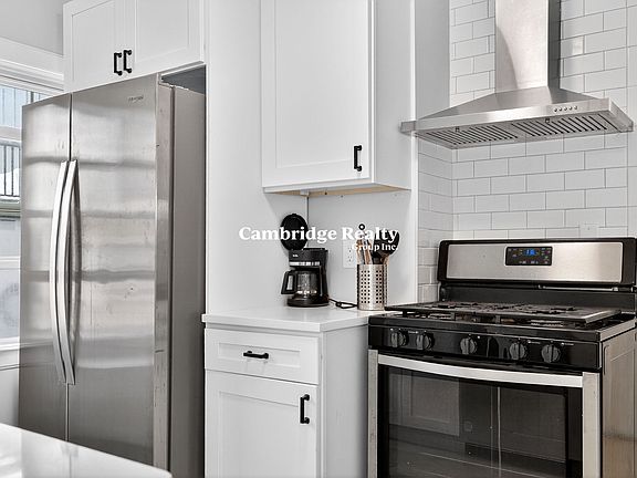 3rd image of 256 Main St #2T