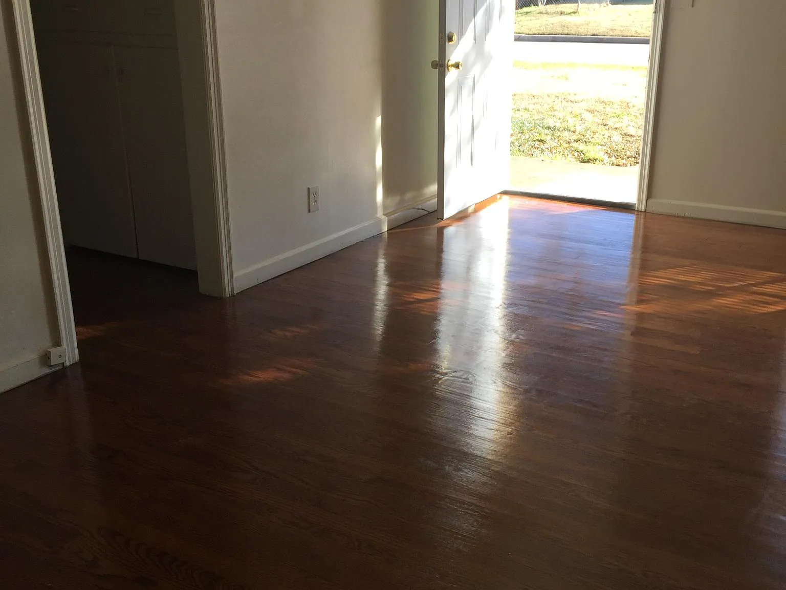 3 bed, 1072 sqft, $1,150 — Photo 2