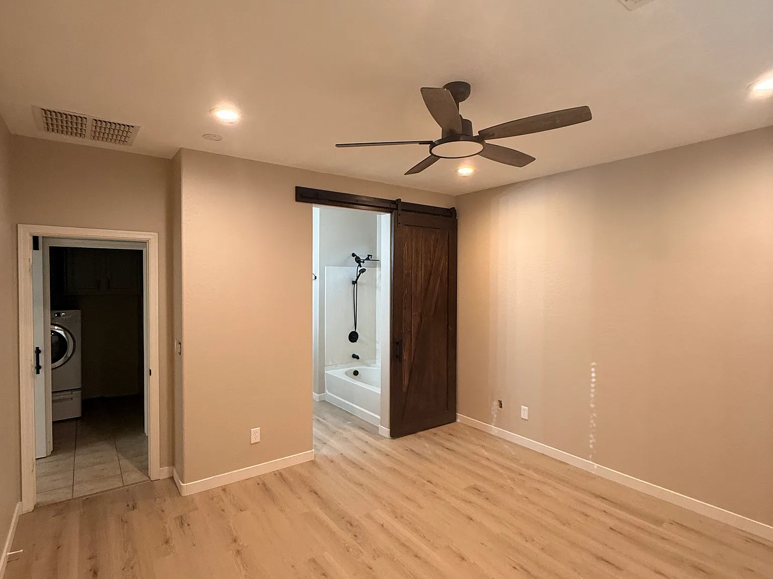2 bed, 1432 sqft, $2,200 — Photo 3