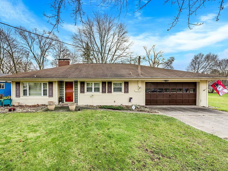 1st image of 521 W Catalpa Dr
