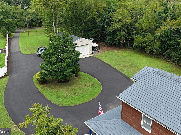 3rd image of 1122 Whitehall Rd