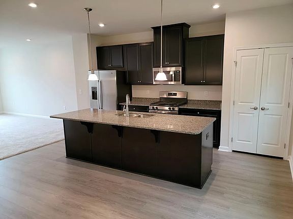 5th image of 1022 Romeria Dr