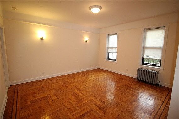 2nd image of 441 40th St APT A1