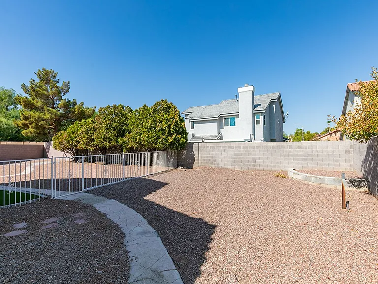 91 Trevor Dr — Photo 41