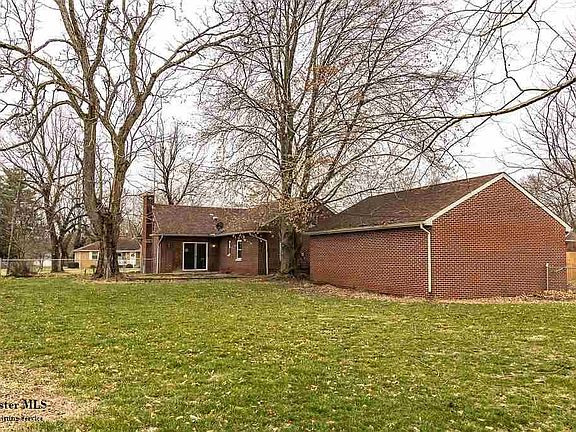 4th image of 136 Ellwood Ave
