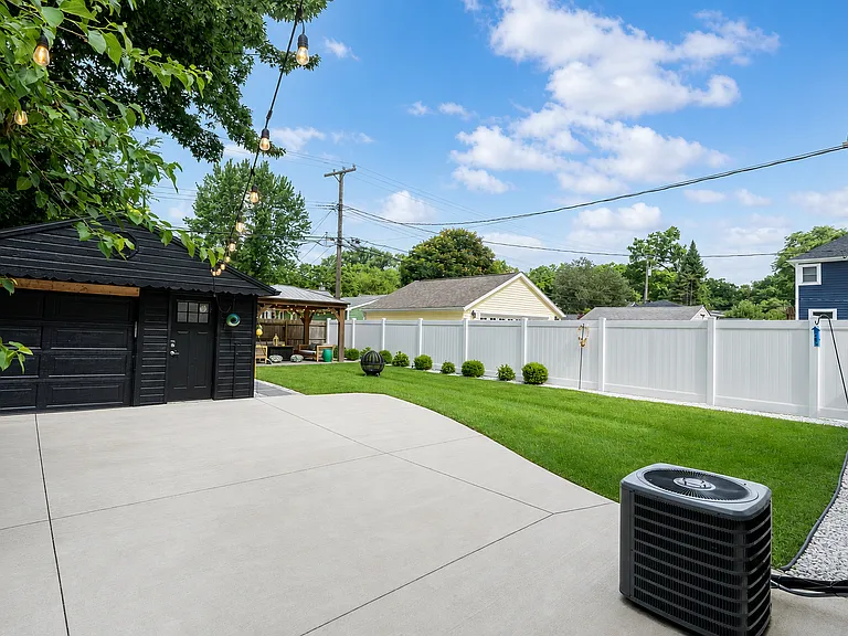 1328 McLean Ave — Photo 19