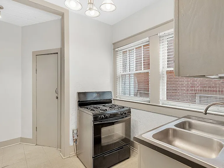 Highland Court II Apartments — Photo 13