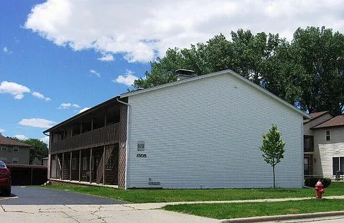 1505 Northbrook Dr Photo 1
