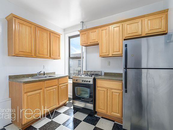 2nd image of 92 Hawthorne St APT 14