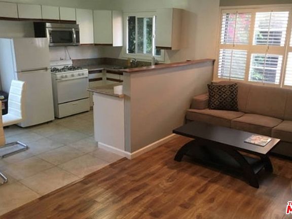 4th image of 137 1/2 S Rexford Dr