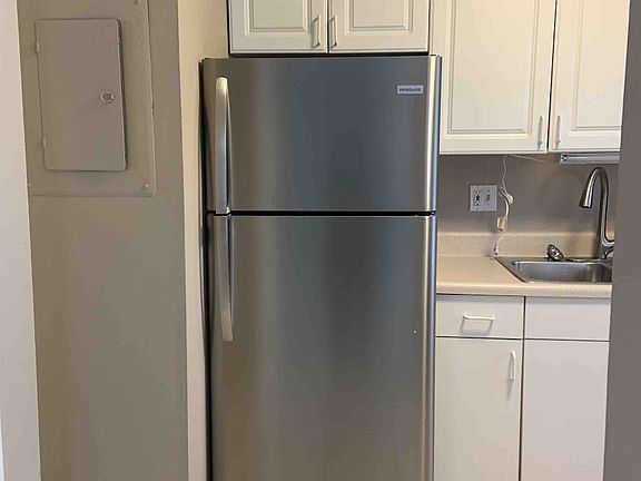 5th image of 1710 Mercury Blvd