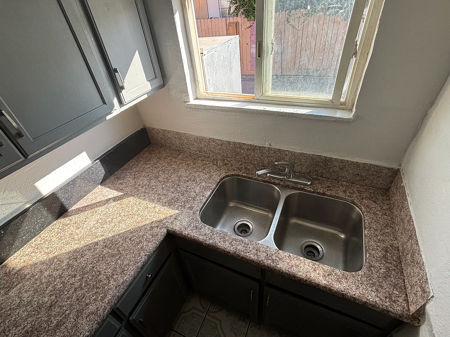 2 bed, 850 sqft, $2,200 — Photo 3