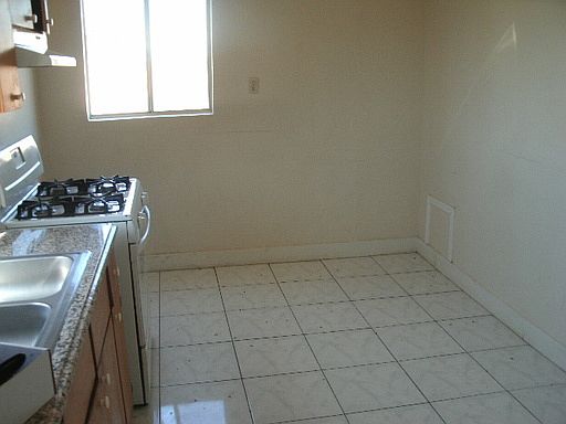 4th image of 813 1/2 S Gage Ave