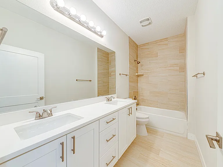 241 N Pine Ave — Photo 14