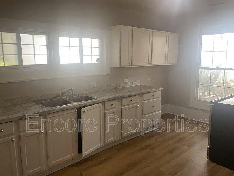 3 bed, 1.0 bath, 1120 sqft, $1,400 — Photo 4