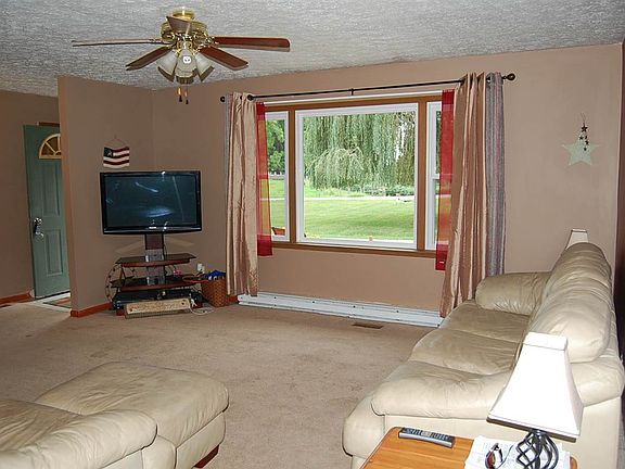 3rd image of 670 Orchard Heights Dr