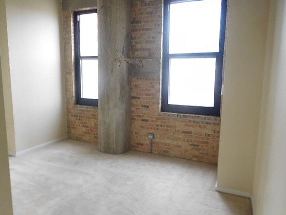 2nd image of 200 Block South Des Plaines