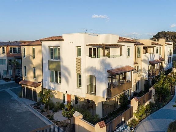 4th image of 1529 Doheny Way