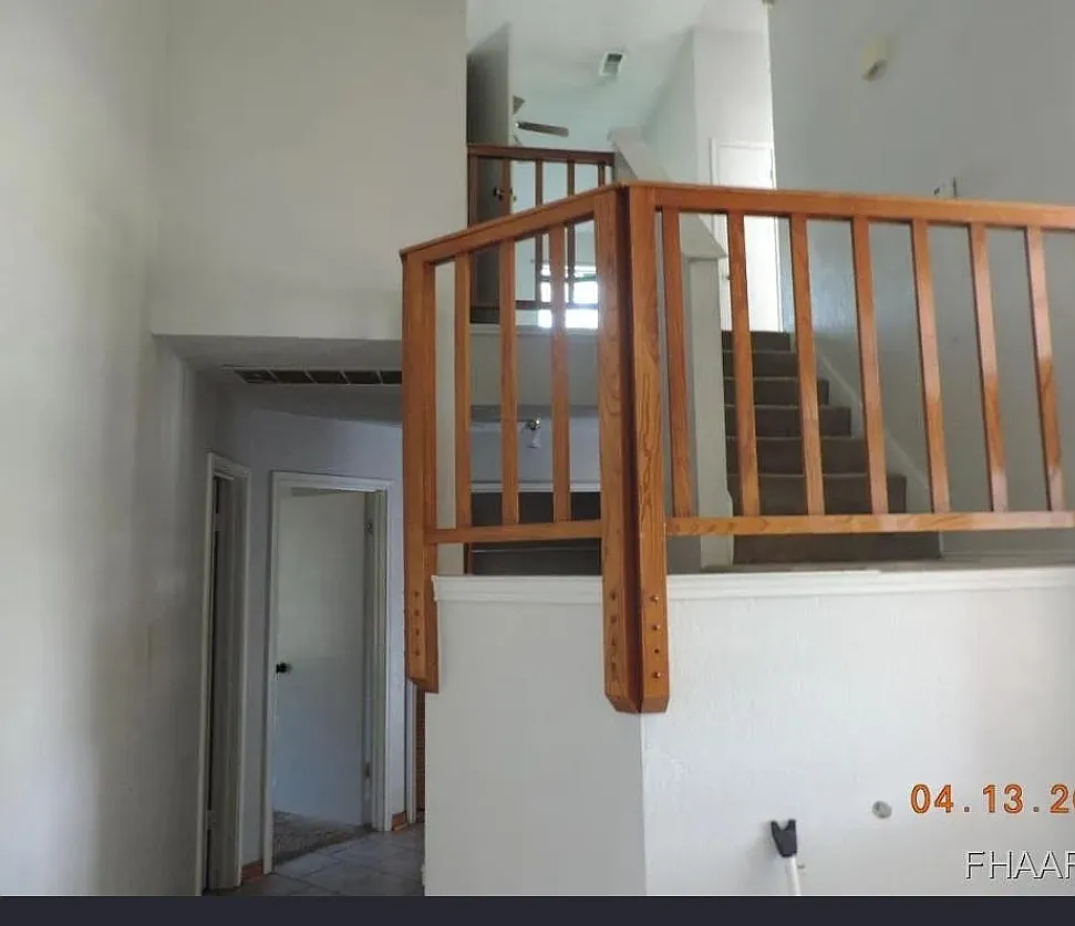 4 bed, 2.5 bath, 2325 sqft, $1,600 — Photo 4