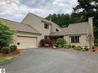 516 Quail Ridge Dr, Traverse City, MI 49686