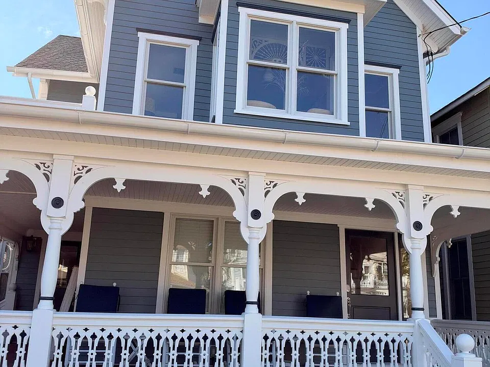 84 E Main St