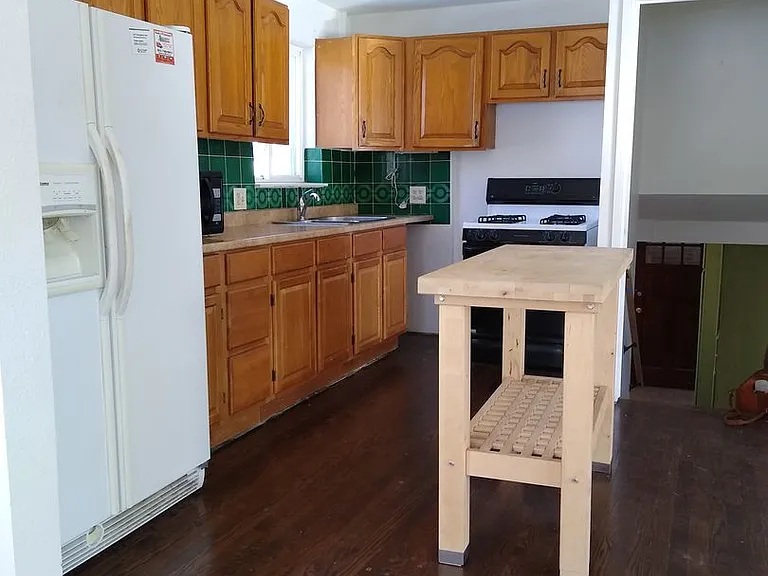2128 Hooker St — Photo 8
