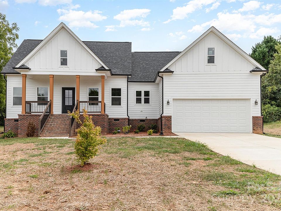 1st image of 113 Oakwood Dr