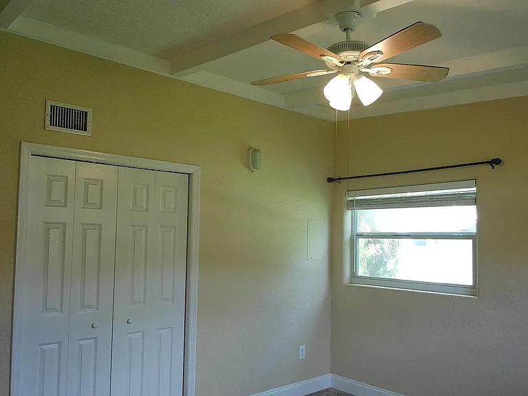 464 Judy St — Photo 22