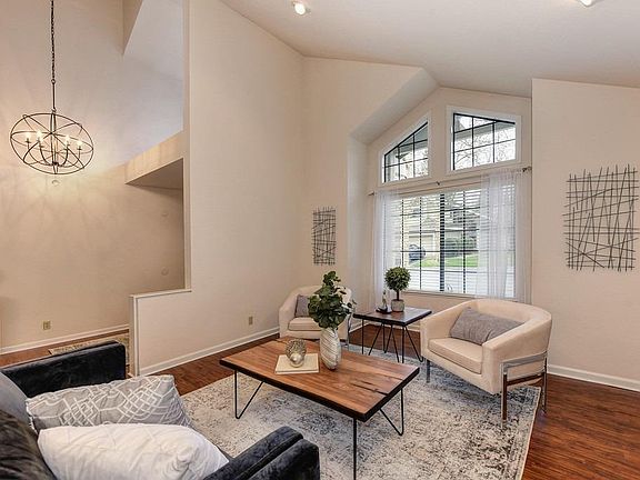 5th image of 512 Bedford Ct