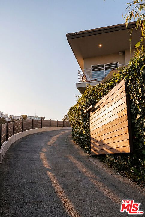 8555 Hollywood Blvd, Los Angeles, CA 90069 | MLS #26838723 | Zillow