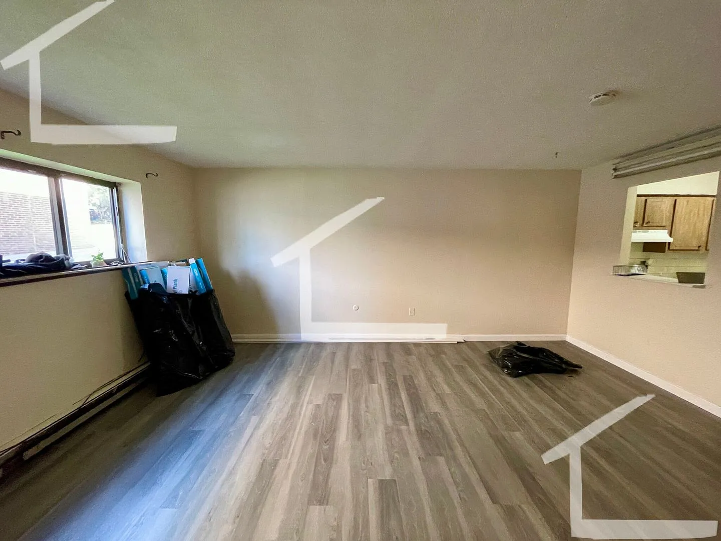 Charming 2 Bedroom-No Broker Fee — Photo 1