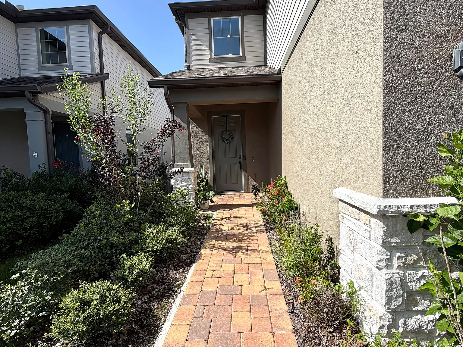 3 bed, 2470 sqft, $3,200 — Photo 2
