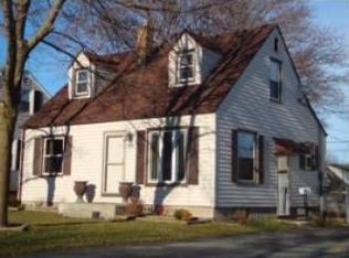 3592 S 46th St, Greenfield, WI 53220