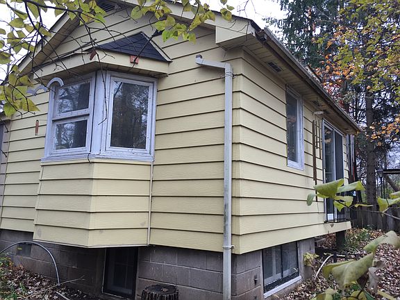 SW corner / kitchen nook