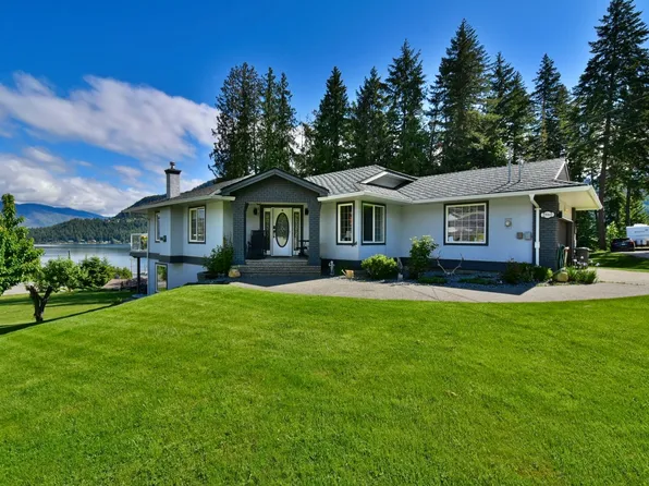 2860 Marine Dr, Columbia Shuswap, BC V0E 1H1