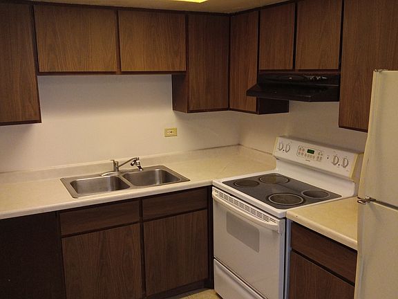 2nd image of 415 Franklin St APT 1